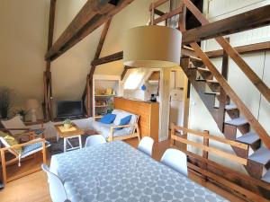 O zonă de relaxare la Chalet pour 7 pers. à Saint-Michel-de-Chaillol, Balcon Sud, Jardin, Mezzanine, Animaux admis - FR-1-393-148