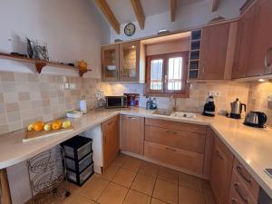 a kitchen with wooden cabinets and a counter top at Casa Asplund, casco antiguo con vistas al mar in Altea