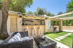 Area soggiorno di Doliva Studio Chris private pool
