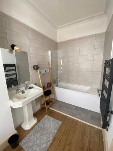 Koupelna v ubytování Le Renouveau avec FAFE