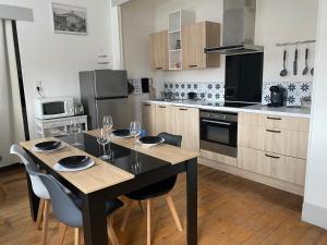 Kuchyň nebo kuchyňský kout v ubytování Le Renouveau avec FAFE