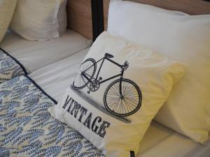 Jízda na kole v ubytování Jolly apartments nebo okolí + 11 fotografií
