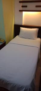 Ein Bett oder Betten in einem Zimmer der Unterkunft Hotel China Town 2