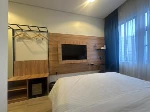 Ένα ή περισσότερα κρεβάτια σε δωμάτιο στο Hotelinn Oniru