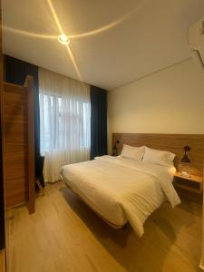 Ένα ή περισσότερα κρεβάτια σε δωμάτιο στο Hotelinn Oniru