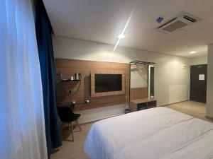 Ένα ή περισσότερα κρεβάτια σε δωμάτιο στο Hotelinn Oniru