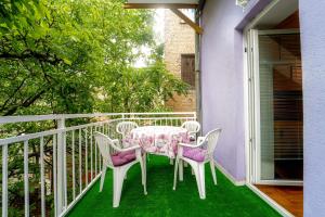 Balkón nebo terasa v ubytování 1BDR in Heart of City Center