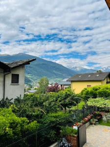 a view of a house with mountains in the background at Maison Syrah in Aosta