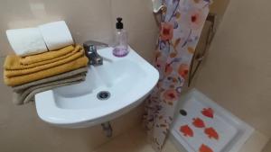 Ένα μπάνιο στο APTO GAVINA PLAZA TRIANGULAR , A Pié De PLAYA LEVANTE +30 φωτογραφίες