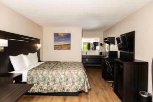 Katil atau katil-katil dalam bilik di Paragon Inn Hillsboro