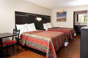 Katil atau katil-katil dalam bilik di Paragon Inn Hillsboro +1 gambar