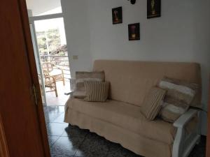 Część wypoczynkowa w obiekcie Cozy apartment in Puerto de Naos 45 m² mountain view