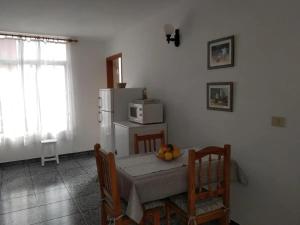 Zdjęcie z galerii obiektu Cozy apartment in Puerto de Naos 45 m² mountain view w mieście Puerto Naos