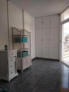 Kuchnia lub aneks kuchenny w obiekcie Cozy apartment in Puerto de Naos 45 m² mountain view