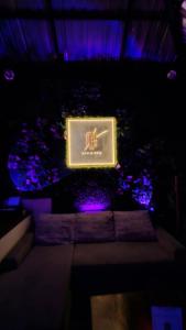 Χώρος καθιστικού στο MBAR HOSTEL HAAD RIN