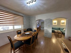 TV a/nebo společenská místnost v ubytování Meri Apartments