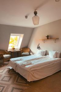 Postel nebo postele na pokoji v ubytování Gårdens & Apotekarns B&B