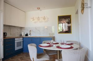 Nhà bếp/bếp nhỏ tại City Center - Wałowa i Popiełuszki by Apartmore
