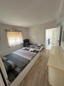 Postel nebo postele na pokoji v ubytování Meri Apartments
