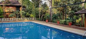 Bazén v ubytování Wayanad Kuruva Isles Jungle Resort nebo v jeho okolí