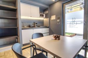 Kuchyňa alebo kuchynka v ubytovaní Sui Generis - Aosta Urban Apartments