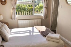 Gallery image of Beautifully Family or Couples Lodge with fabulous views in Truro +22 photos