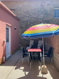 Foto de la galeria de La Casita Alere en Playa Carnota con patio y barbacoa a Carnota