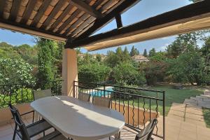 Bazén v ubytování Villa climatisée de 195 m2 avec piscine privée nebo v jeho okolí