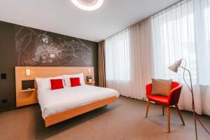 Postel nebo postele na pokoji v ubytování SwissTech Hotel