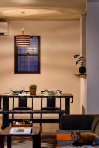 Ruang duduk di 福助 豆腐OsakaTsuruhashi鹤桥5mins walk JR Loop/Namba/USJ