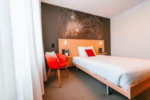 Postel nebo postele na pokoji v ubytování SwissTech Hotel