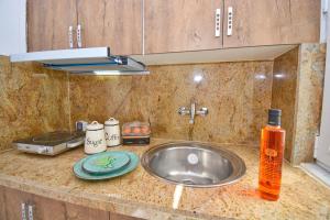 Cucina o angolo cottura di Doliva Studio Chris private pool