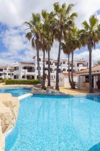 Bazén v ubytování Siesta Mar Private Apartment 53 Cala'n Porter 3 bed nebo v jeho okolí