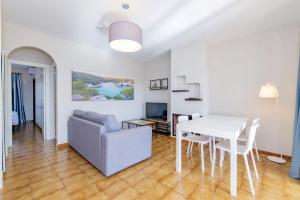 TV a/nebo společenská místnost v ubytování Siesta Mar Family Apartments