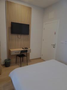 MD Apartmants的电视和/或娱乐中心
