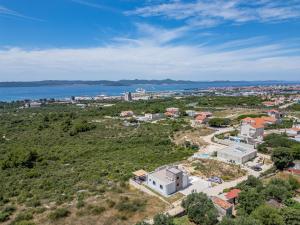 ザダルにあるVilla Pava ZadarVillasの都市と水の空中写真 +26枚の写真