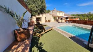 a house with a swimming pool and a house at Flassans Gites &Spa in Flassans-sur-Issole