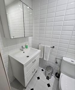 Koupelna v ubytování Family Flat Near Ramblas BCN 5 rooms