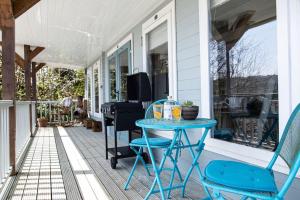 Gallery image of Couples Escape - Summerhouse cabin with hot tub and stunning views in Truro +21 photos