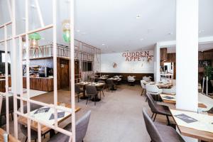 Ibis Luxembourg Airport餐厅或其他用餐的地方