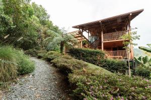 Zahrada ubytování Tominejo Ecolodge - Casas en los árboles
