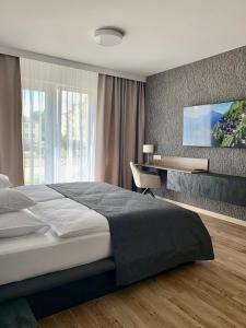 Postel nebo postele na pokoji v ubytování REMAR - Apartamenty z widokiem na Jezioro Biale