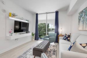 Afbeelding uit fotogalerij van Stylish 1BR Condo Rooftop Pool Close to Beach in Boynton Beach