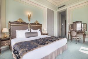 A bed or beds in a room at Bosphorus Palace Hotel