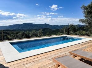 a swimming pool with a view of the mountains at Agriturismo Le Merline in Arnasco
