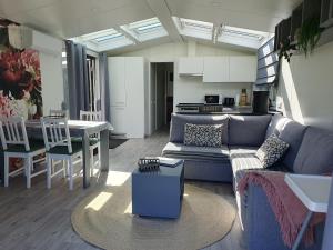 Posezení v ubytování Ferienhaus am Concordiasee