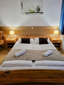 Postel nebo postele na pokoji v ubytování Hotel Alpin Murau