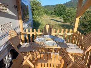Un paisaje natural cerca del camping