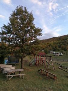 Zona de juegos para niños en Tomiceva Koliba Rtanj 4