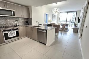 Køkken eller tekøkken på Resort Style Luxury Living in Doral, Miami